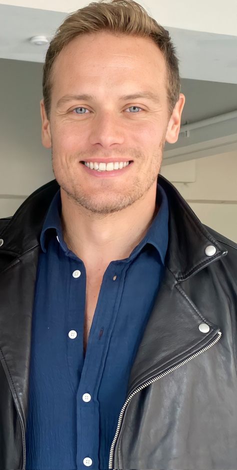 Sam Heughan Family, Kaley Cuoco Hair, Sam Heughan Actor, Outlander Funny, Uk Actors, Sam Hueghan, James Fraser Outlander, Jaime Fraser, Sam Heugan