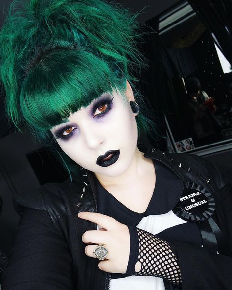 15k Likes, 135 Comments - Dre Ronayne (@dreronayne) on Instagram: “All you gotta do is say it 3 times  Used @sugarpill shadows Elemental Chaos, Bulletproof and…” Dre Ronayne, Beehive Hair, Gothic Hairstyles, Goth Model, Goth Hair, Alternative Makeup, Hair Color Pastel, Goth Women, Goth Beauty