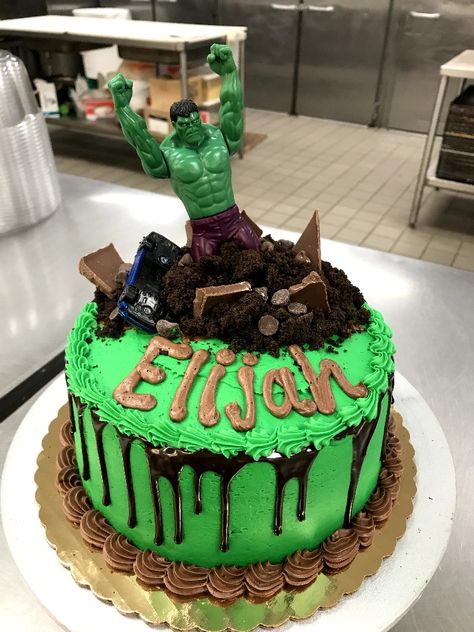 Hulk Bday Cake, Hulk Cake Ideas Easy, Diy Hulk Cake, Hulk Cakes For Boys, Hulk Birthday Party Cake, Hulk And Spiderman Cake, Hulk Cake Ideas, Hulk Smash Cake, Hulk Birthday Cake