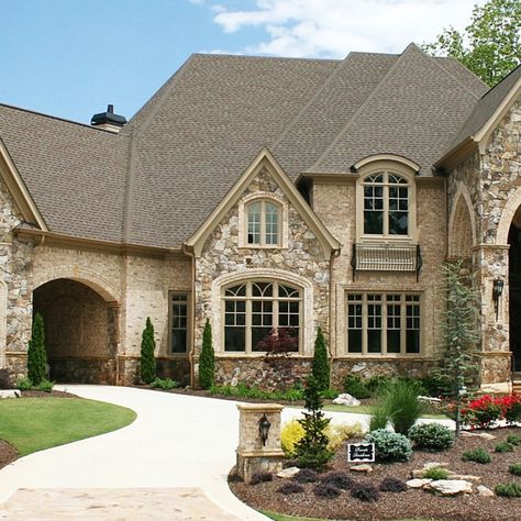 Mansion Homes, Brick Homes, Exterior Home Design, European Style Homes, Porte Cochere, Tudor Style Homes, Exterior Home, Traditional Exterior, Front Entrance