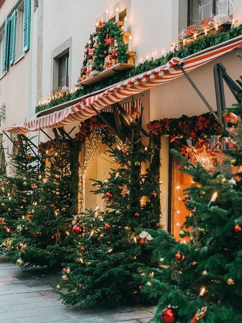 Best Christmas Destinations, Christmas Towns, Snow Is Falling, Christmas Destinations, Bob Vila, Christmas Place, Love For Music, Christmas Town, Best Travel Destinations