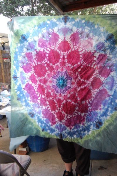 a quick mandala dyeing workshop post – Shibori Girl Mandala Tie Dye, Mandala Tutorial, Fabric Dyeing Techniques, Tie Dye Crafts, Fabric Dyeing, Tie Dye Techniques, How To Tie Dye, Shibori Tie Dye, Ice Dye