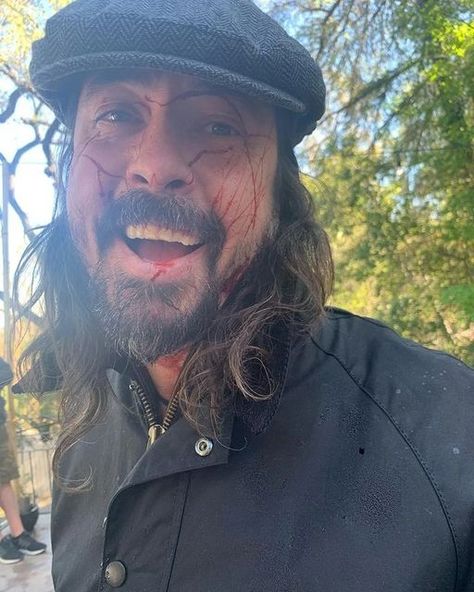 Dave Grohl Studio 666, Studio 666 Foo Fighters, Studio 666, Picture Perfect Smile, Foo Fighters Dave Grohl, Foo Fighters Dave, Foo Fighter, Best Drag Queens, Foo Fighters Nirvana