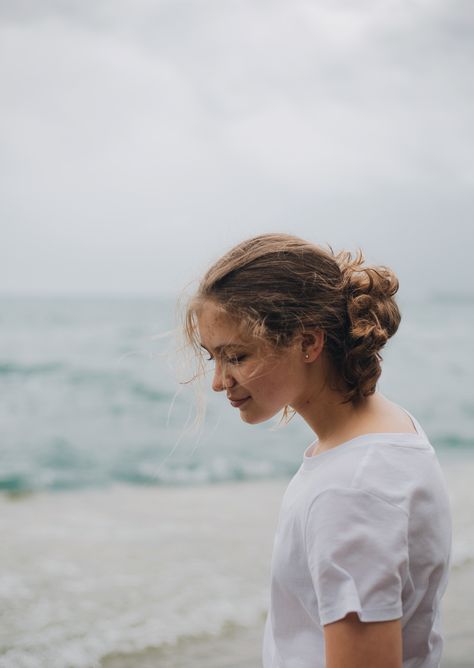 Cloudy Portrait Photography, Cloudy Photography, Beach Chicago, Lake Portrait, Moody Portrait, Summer Picture Poses, Professional Portrait, Photography Portrait, Beach Photoshoot