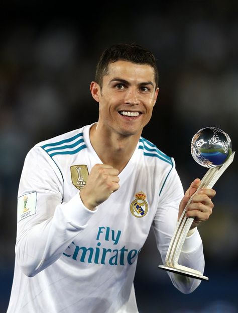 Cris has Won the Club World Cup's SILVER BALL Award! He scored the winning goal nd fires RM to Club World Cup glory!!❤ Ronaldo Champions League, Fifa Club World Cup, Cr7 Football, Ronaldo 9, Juventus Wallpapers, Danish Men, Ronaldo Photos, Award Plaques, Ronaldo Football