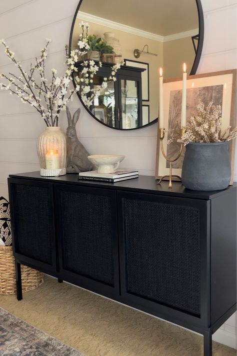 Dining Room Buffet Styling, Sideboard Decor Dining Room, Living Room Buffet, Credenza Decor, Sideboard Styles, Decoration Buffet, Deco Buffet, Buffet Table Decor, Dining Room Console