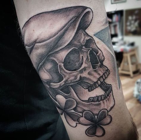 Shamrock Skull Tattoo, Irish Skull Tattoo, Celtic Skull Tattoo, Irish Rose Tattoo, Irish Sleeve Tattoo, Leprechaun Tattoos, Back Neck Tattoo, Grim Reaper Drawing, Tattoo Dublin