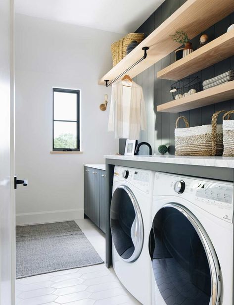 Luxe Laundry, Modern English Farmhouse, Modern Farmhouse Laundry Room, English Farmhouse, Minimalistic Interior, Shiplap Backsplash, Farmhouse Laundry, Farmhouse Laundry Room, Laundry Room Inspiration