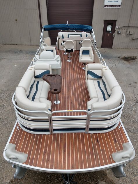 Pontoon Boat Restoration, Pontoon Boat Decor, Boat Flooring Ideas, Bass Boat Ideas, Boat Modifications, Luxury Pontoon Boats, Jon Boat Modifications, Pontoon Seats, Pontoon Boat Accessories