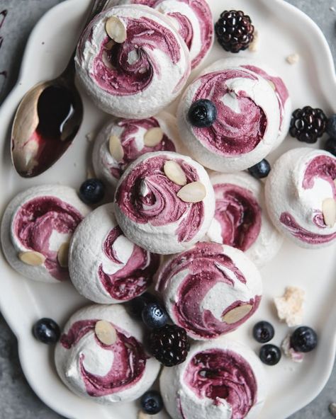 Blueberry Swirl Meringue Cookies #cookie #meringuecookie #blueberry #dessert #dessertrecipe #meringue | saltnpepperhere.com Blueberry Meringue, Raspberry Meringue, Meringue Cookie Recipe, Easy Treats To Make, Meringue Desserts, Cookie Boxes, Easy Treat, Festive Desserts, Cream Cheese Cookies