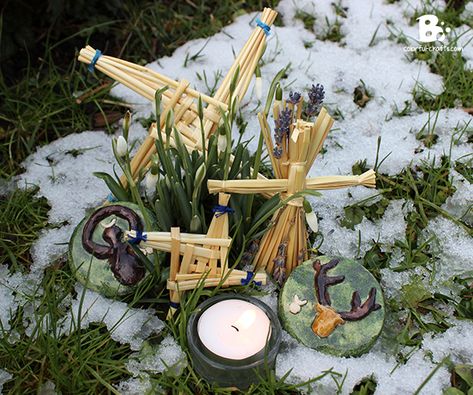 How to make a Brigid Doll - straw doll DIY Brigid Doll, St Brigid Of Ireland, Straw Doll, Colorful Crafts, Brigid's Cross, Pagan Crafts, St Brigid, Witchy Crafts, Valentines Gifts For Boyfriend