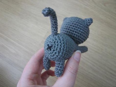 Chats joueurs modèle au crochet pour amigurumi gratuit – Little Bear Crochets Kat Haken, Chat Crochet, Neko Atsume, Crochet Cat Pattern, Cat Amigurumi, Pola Amigurumi, Paintbox Yarn, Little Bear, Chale Crochet