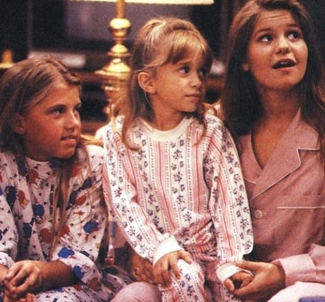 Tanner sisters! <3 Dj Tanner, Michelle Tanner, House Cast, John Stamos, Fuller House, Dont Forget To Smile, Candace Cameron, Candace Cameron Bure, Important Life Lessons