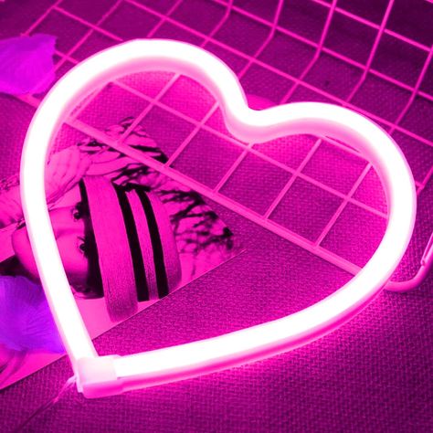 ★【LED+Silicon Strips +ABS】Neon signs heart use at low voltage and energy saving, led signs for bedroom aesthetic. Neon heart sign is made of flexible silicon LED strip lights and acrylic back plate,you do not have to worry about getting too hot, It is hazard-free, no risk of glass breakage or leakage of hazardous materials. Cute Pink Room Decor, Cute Pink Room, Heart Neon Sign, Eclectic Lighting, Heart Neon, Pink Neon Sign, Neon Led Sign, Pink Room Decor, Neon Lamp