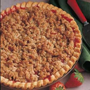 strawberry rhubarb crumb pie! Sour Cream Apple Pie, Crumb Pie, Rhubarb Desserts, Strawberry Rhubarb Pie, Rhubarb Pie, Rhubarb Recipes, Perfect Pies, Strawberry Rhubarb, Pie Dessert