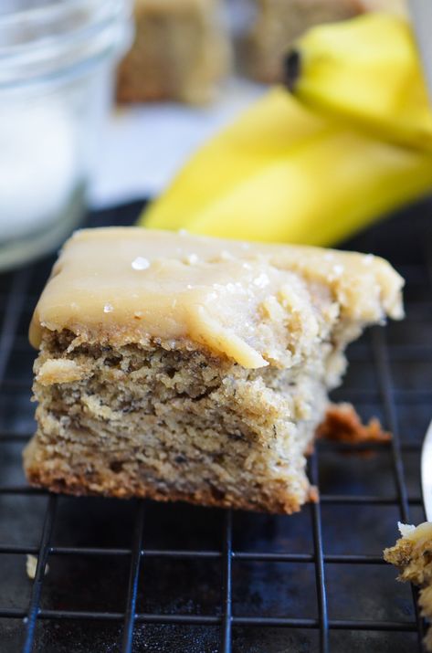 Small Batch Banana Snack Cake with Brown Sugar and Cream Glaze — Panza Baby Small Batch Banana Cake, Recipes For Old Bananas, Cake For Two Recipe, Banana Snack Cake, Batch Baking, Batch Recipes, Baked Sweets, Banana Splits, Small Batch Baking