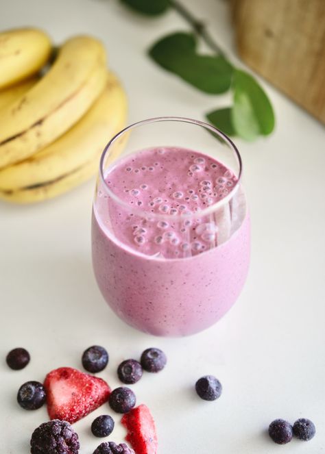 The Perfect Berry Smoothie • Meghan Livingstone Berry Protein Smoothie Recipes, Low Glycemic Smoothie Recipes, Low Glycemic Smoothies, Berry Smoothie Recipe Healthy, Berries Smoothie Recipe, Low Sugar Smoothie Recipes, Yummy Milkshakes, Aip Drinks, Berries Smoothie