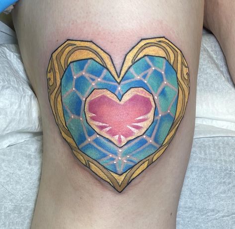 Fresh Legend Of Zelda Heart Piece on my knee by Tiffany Collins @ DaVinci Tattoo Studio in Wantagh NY Piece Of Heart Tattoo, Zelda Heart Container Tattoo, Davinci Tattoo, Zelda Heart, Piece Of Heart, Ink Therapy, Gaming Tattoo, Tattoos Ideas, Heart Tattoo