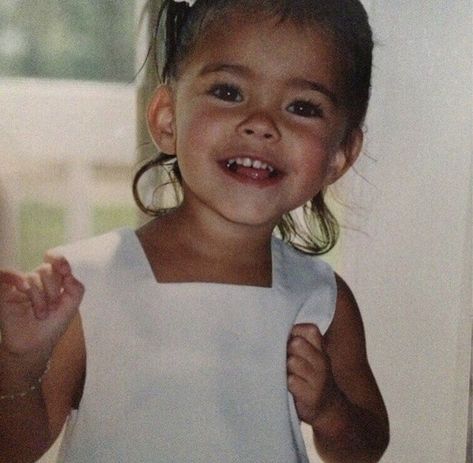 baby madison elle beer Baby Beer, Celebrity Baby Pictures, Madison Beer Style, Beer Pictures, Girl God, Childhood Photos, Famous Singers, Celebrity Babies, Tv Girls