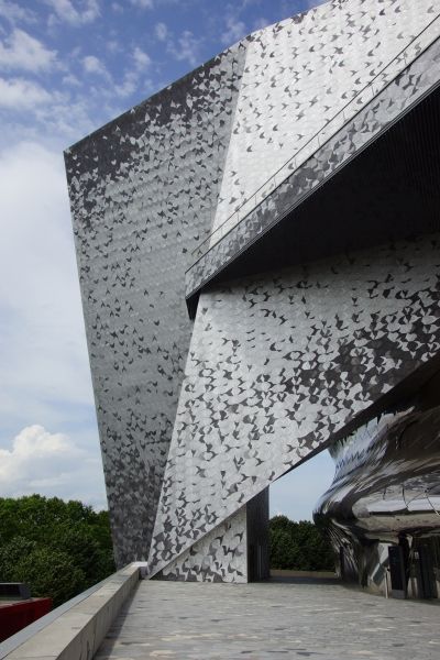 2009-15,Philharmonie de Paris (19ème), Architecture Ateliers Jean Nouvel Bio Design, Architect Building, Dark Mountains, Jean Nouvel, Arch Interior, Hotel Architecture, Paris Photo, Quilting Fabrics, Architecture Project