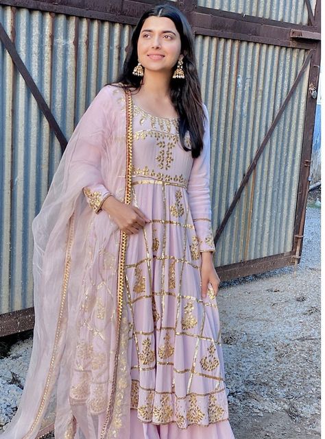 Light Pink Suits Women, Modern Punjabi Outfits, Pink Suits Women Indian, Suits Women Indian, Indian Fashion Modern, Pink Suits Women, Pink Suits, Punjabi Dress Design, Nimrat Khaira