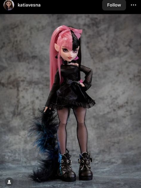 Monster High Clothes Diy, Custom Monster High, Draculaura Restyle, Draculaura Repaint, Monster High Custom Clothes, Draculaura Doll, Goth Barbie, Draculaura Outfit, Draculaura G3