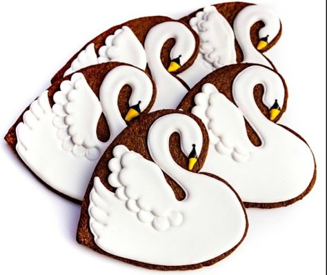 Swan cookies Seven Swans, Bird Cookies, Heart Shaped Cookies, Cookie Tutorials, Sugar Cookie Designs, Pretty Cookies, Fancy Cookies, Creative Cookies, Christmas Cookies Decorated