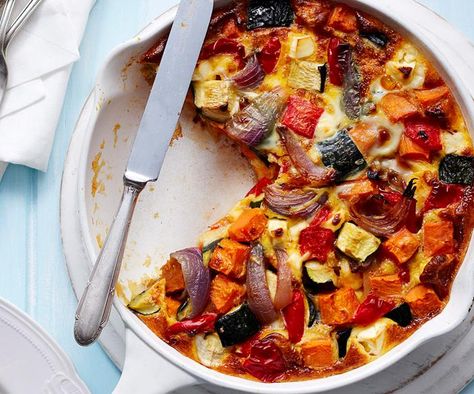 Plan ahead and whip up this super quick and easy roasted vegetable fritatta for dinner on a busy weeknight. This fritatta is also great cold, so tuck any extras into lunchboxes. Roast Vegetable Frittata, Roasted Vegetable Frittata, Vegetable Frittata Recipes, Savoury Slice, Easy Roasted Vegetables, Beetroot Relish, Vegetable Frittata, Roasted Pear, Frittata Recipe