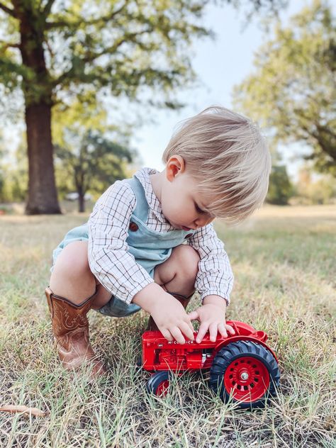 6 Month Tractor Pictures, Farm One Year Old Pictures, Toddler Tractor Photoshoot, Tractor Birthday Party Food, Tractor Photography Poses, Toddler Farm Photo Shoot, One Year Old Tractor Pictures, Country One Year Old Photo Shoot, Tractors For Kids