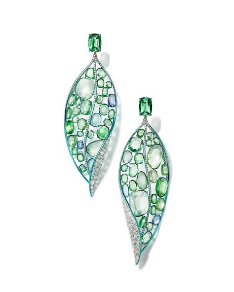 FENG.J Haute Joaillerie on Instagram: ““ Green willow leaf ” earring from FENG J Haute Joaillerie. The inspiration of naturalism style piece dated back from Feng J’s memory when…” Cocktail Jewellery, Watercolor Jewelry, Italian Gold Jewelry, Haute Jewelry, African Pattern Design, Levian Jewelry, Leaf Earring, Willow Leaf, Cocktail Earrings