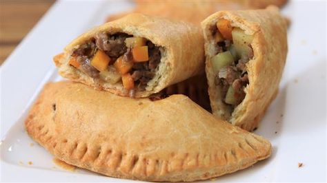 The Nigerian meat pies are delicious pastries filled with minced meat, potato and carrots. The pastry is slightly flaky and very rich in flavor, the filling is moist and very flavorful. These meat pies are popular in west Africa and Nigeria. If you haven’t tasted the Nigerian meat pie you must try this recipe ASAP, they are the ultimate comfort food! Nigerian Meat Pie Recipe, Nigerian Meat Pie, The Cooking Foodie, Meat Cake, Zucchini Fritters Recipe, Meat Pie Recipe, Savoury Pies, African Foods, Nigerian Recipes