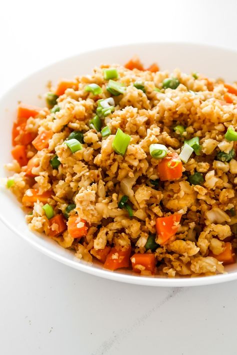 Super delicious easy cauliflower fried rice recipe from scratch! This cauliflower recipe takes less than 30 minutes - perfect dinner idea! High Fiber Low Carb, Cauliflower Fried Rice Recipes, Cauliflower Fried, Healthy Dinner Options, Easy Cauliflower, Cauliflower Fried Rice, Fried Cauliflower, Fried Rice Recipe, Healthy Meal Plans