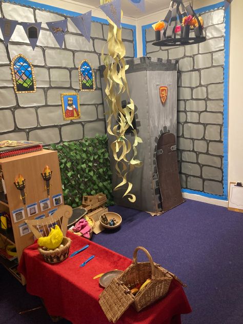 Castle Role Play Eyfs, Drawbridge Diy, Fairytale Dramatic Play, Classroom Castle, Fairytale Classroom, Vbs Stellar, Castle Classroom, Fairy Tale Projects, Fairy Tales Kindergarten