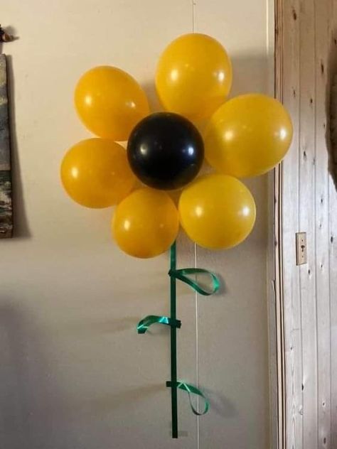 Sunflowers Party Decorations, Sunflower Theme Decoration, Sunflower Birthday Party Decoration Diy, Sunflower 40th Birthday Party, Sunflower Balloon Decor, Sunflower Baby Shower Ideas Decoration, Sunflower Party Theme Decoration, Sunflower Decorations Party, Sunflower Party Ideas