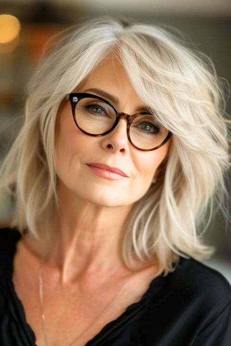 Hairstyles For Women Over 60, Hairstyles With Glasses, Haircuts For Medium Hair, Medium Hair Cuts, Hairstyles For Women, Elegant Hairstyles, Great Hair, Hair Waves, Layered Hair