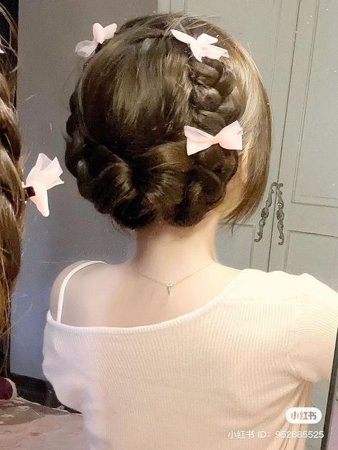 Bows And Braids, Bows Hairstyle, Hairstyle With Bow, Hairstyle Bow, Κούρεμα Bob, Haircut Tip, Birthday Hairstyles, Easy Bun Hairstyles, Kawaii Hairstyles