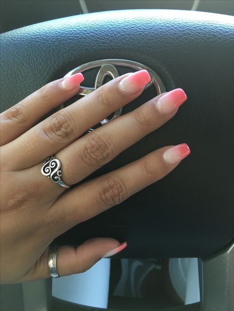 Coral white glitter ombré nails White French Tip Nail Ideas, Coral Toe Nails, White Ombré Nails, Coral Ombre Nails, Ombre Nail Diy, Ombre Chrome Nails, Ombre Nails Tutorial, Ombre Acrylic, Coral Ombre