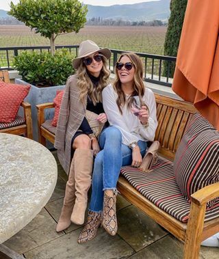 That Friday feeling ✌🏼 SO happy to be home, but I’ll be posting wine country photos until further notice 🤣🍷 My favorite winery of the trip was hands down @roundpondestate, it was beyond beautiful y’all! Grab my outfit details here 👉🏼 http://liketk.it/2JfxD What To Wear To A Winery In The Winter, Winter Winery Outfit What To Wear, Winery Outfit Winter Wine Tasting, Vineyard Outfit Winter, Wine Tasting Outfit Winter, Wine Weekend Outfit, Winery Outfit Winter, Winter Winery Outfit, Wine Country Outfit