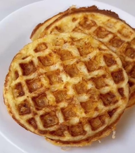 Weight Watchers Cottage Cheese Waffle - Dieter24 Cottage Cheese Waffle Recipe, Cottage Cheese Ideas, Cool Diet Recipes, Cheese Ideas, Healthier Breakfast, Cottage Cheese Breakfast, Fit Meals, Healthy Waffles, Cheese Waffles