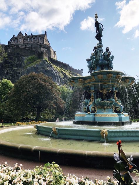 Eidenburgh Scotland Aesthetic, Edinburg Castle, Edinburgh Aesthetic, Edinburgh Photography, Scotland Aesthetic, Edinburgh Travel, Castle On The Hill, Edinburgh Castle, England And Scotland