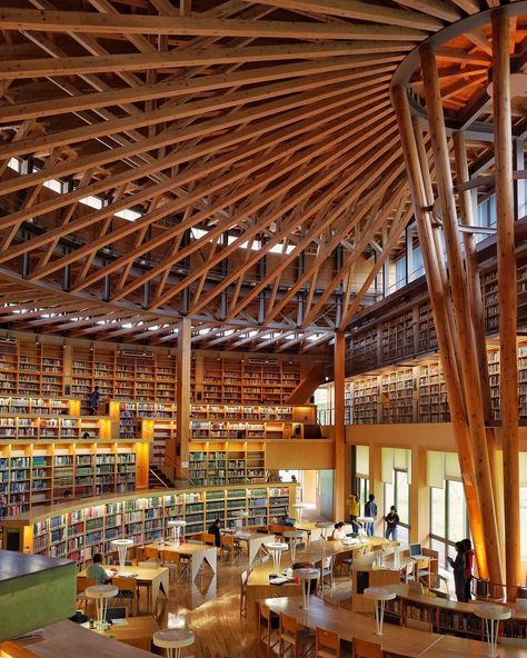 Nakajima Library: Colosseum Inspired Interior Built With Akita Cedar Trees Tsutaya Bookstore, Japanese Library, Most Beautiful Libraries, Beautiful Libraries, Tourism Design, Beautiful Library, Library Architecture, Reading Aesthetic, Japanese Architect