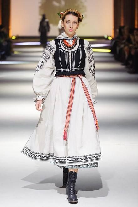 Ukrainian Fashion Week Mushroom Faerie, Ukrainian Outfit, Ukraine Fashion, Mode Russe, Ukrainian Wedding, Folklore Fashion, Ukrainian Fashion, Ukrainian Clothing, Ukrainian Dress