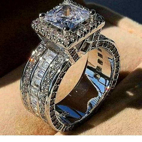 Brand New Size 8,6 Quality Cz, All My Jewelry Are High End Which I Am Proud Of What I Offer To My Buyer's خواتم خطوبة, Rope Jewelry, Colored Engagement Rings, Princess Cut Rings, Ladies Diamond Rings, Women Diamond, Jewelry Wedding, Halo Rings, White Sapphire