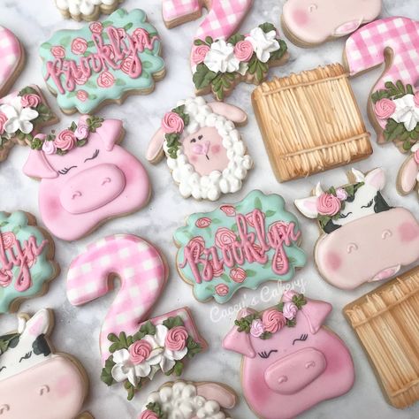 16 Likes, 3 Comments - Cacey Tacquard (@caceyscakery) on Instagram: “Sweet barnyard bash birthday set! All animals and floral #2 from our shop @sweetsilhouettes…” Zoo Cookies, Petting Zoo Birthday Party, Girls Farm Birthday, Barnyard Bash, Zoo Birthday Party, Farm Cookies, Barnyard Birthday Party, Farm Theme Birthday, Western Birthday Party