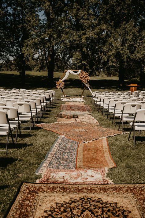 Rug Aisle For Wedding, Fall Wedding Rug Aisle, Wedding Rug Isle, Boho Wedding With Rugs, Boho Chic Wedding Altar, Wedding Isles Rugs, Rugs As Wedding Aisle, Turkish Rug Wedding Aisle, Rugs For Isle Wedding