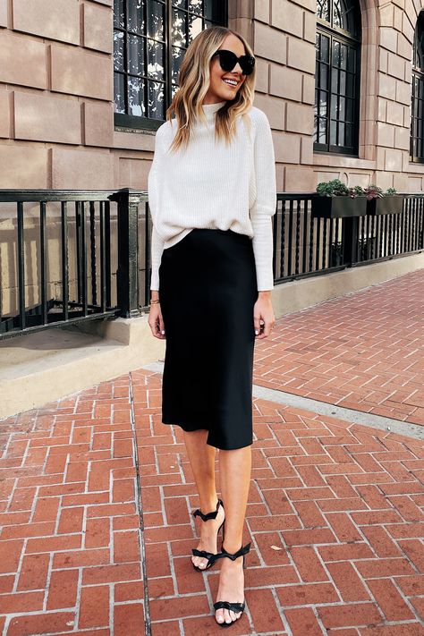 Black And White Skirt Outfit, White Pencil Skirt Outfit, White Skirt Outfit Ideas, Black Pencil Skirt Outfit, Pencil Skirt Outfits Casual, Slip Skirt Outfit, White Skirt Outfit, Pencil Skirt Outfit, White Skirt Outfits