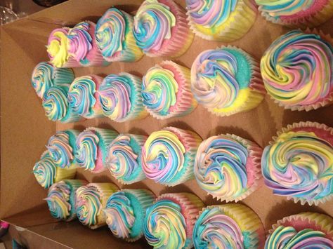 Groovy Birthday Cupcakes, Hippie Cupcakes, Tie Dye Cupcakes Birthday, Tie Die Cupcakes, Tie Dye Food, Birthday Cake Tie Dye, Tie Dye Bundt Cake, Tiedye Cupcake Frosting, Tie Dye Cupcakes