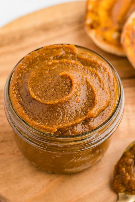 My pumpkin butter is ready in about 30 minutes made with simple ingredients, and it stays fresh in the fridge for three weeks! It's perfect for those busy families who want an easy fall treat that is inexpensive and has that homemade yummy flavor you can't beat! Homemade Pumpkin Butter Recipe, Canned Pumpkin Butter, Easy Pumpkin Butter Recipe, Easy Pumpkin Butter, How To Make Pumpkin Butter, Pumpkin Butter Appetizer, Pumpkin Spice Butter, Pure Pumpkin Recipes Easy, Pumpkin Preservation