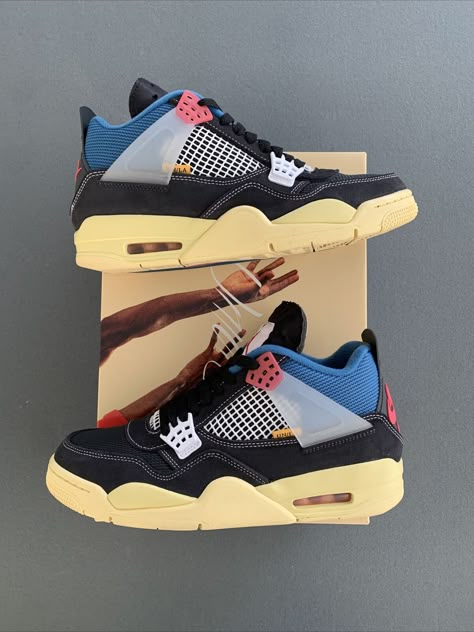 Jordan 4 travis scott