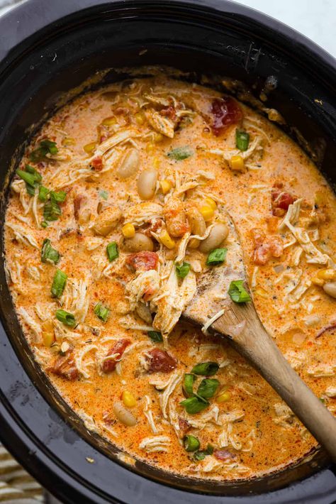 Gf Chicken Crockpot Recipes, Slow Cooker Chicken Appetizers, Crockpot Chicken Recipes Vegetables, Fall Recipes With Chicken, Paleo Chili Crockpot, Pulled Chicken Chili, Slow Cooker Buffalo Chicken Chili, Chicken Breast Soup Crockpot Recipes, Slow Cooker Chilli Recipes